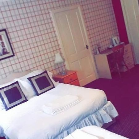Отель Bertie Pontypridd Trehafod Экстерьер фото
